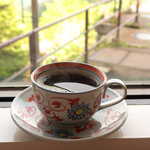 十勝岳温泉 湯元 凌雲閣 - 窓辺でコーヒーを一服…