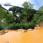 十勝岳温泉 湯元 凌雲閣 - ガスの掛かる十勝岳連峰を眺めつつ、赤褐色の含鉄泉に浸かる贅沢さ！