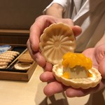 銀座 しのはら - フォアグラマンゴー最中