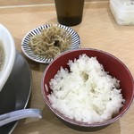 麺房 十兵衛 - サービスのライスとモヤシ