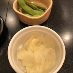 すしざんまい - お通し。枝豆、ガリ。
