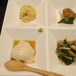 コバチ - 前菜のコバチ(ごま豆腐、ポテトサラダなど)