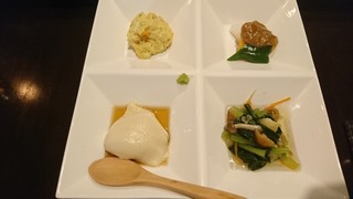 Kobachi - 前菜のコバチ(ごま豆腐、ポテトサラダなど)