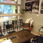 ブルワーズビアスタンド サーティーフォー - カウンターとテーブル席あり