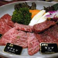 牛兵衛 草庵 池袋西口店 - 焼肉2皿目は内モモ(モモ)、ランプ(ランイチ)、リブシン(リブ)がラベル付で。