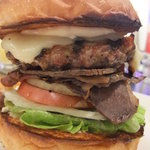 エーエス クラシックス ダイナー - 11月:ビーフパストラミ＆サルサソースバーガー