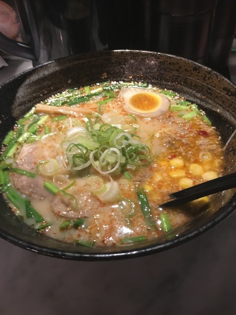 落ち着かない店内 By Freeland0412 らーめん絆 名古屋本店 名古屋 ラーメン 食べログ