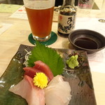 ブルワーズビアスタンド サーティーフォー - お刺身盛り(1080円)は注文すると隣の居酒屋さんから運ばれてきます
