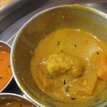 ケララバワン - ジャガイモを食ったあと　野菜カレーにはカリフラワーも入ってた