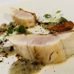 金目鯛　アンチョビソース　塩漬けで2日間熟成させて金目鯛　皮目だけ高温でパリパリに火入れした低温調理