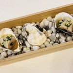 三陸産さくら牡蠣　58℃で25分火入れした牡蠣　白醤油とミリン　バジル