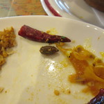 ケララバワン - 右　ラッサムに這い入ってたニンニクの皮