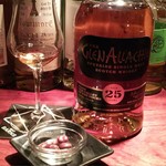 バー・バーンズ - お隣さんからいただいた25年物のスコッチウイスキー