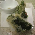 [1日目夕食揚物]めじまぐろのつみれ大葉巻揚げ