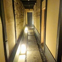 富小路 やま岸 - 素敵なアプローチ、いつもワクワクします。