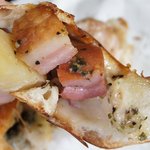 パンシューの中身～角切りベーコンとジャガイモゴロゴロ