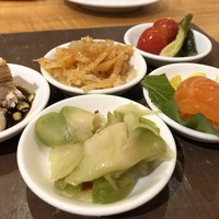 紅梅本楼 - 前菜盛り合わせ