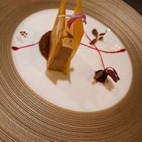 エマーブル - フォアグラのパテを薄いポテトの膜みたいなものでサンド！
                  無花果のソース。
                  フォアグラ濃厚(≧∀≦)
                  