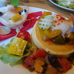 森のVoiVoi - 土日祝モーニング限定メニューの温泉卵と那須高原野菜のカポナータ・パンケーキドリンクセット