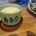 森のVoiVoi - 森林の牧場のホットミルク