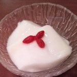 四海樓 - 杏仁豆腐486円