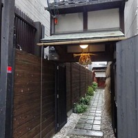 馳走いなせや - 外観（門）