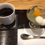 桜井甘精堂 茶菓 幾右衛門 - 栗あんみつのセットです。