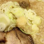 酔笑ラーメン - ニンニク投入