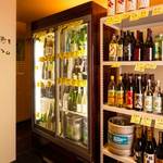 風林火山 - 「酒部屋」には信州の地酒が豊富に揃う。