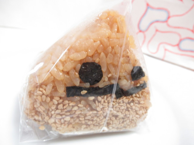 期間限定 １日２０個限定 栗さんおにぎり 魚沼庄屋 は おにぎりのテイクアウト専門店 魚沼産こしひかり １００ 使用のおむすびです By 食べ過ぎ太り過ぎ 魚沼 庄屋 ウオヌマ ショウヤ 西４丁目 おにぎり 食べログ