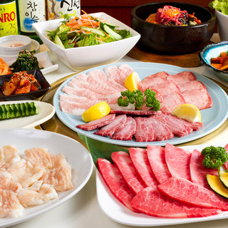 We offer luxurious and great value courses, including a 25-course 5,000 yen course!