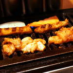 上野 太昌園 上野駅前店 - ホルモンの甘い脂。