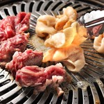 Yakiniku Horumon Sakaba Iiniku - 自分で焼くホルモンは格別