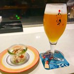 リオ・ブルーイング・コー ビストロアンドガーデン - 初陣柚子ブロンドとお通し。
      美味し。