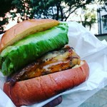 ICON - 秋限定イチヂクベーコンチーズバーガー