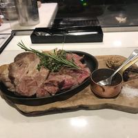 リオ・ブルーイング・コー ビストロアンドガーデン 東京ミッドタウン - 黒毛和牛門崎熟成肉VS東京X一等買い部位盛り合わせ。
                美味し。
