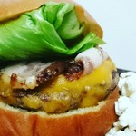 ICON - 秋限定イチヂクベーコンチーズバーガー