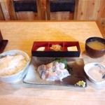 山城 - あじ刺身定食。