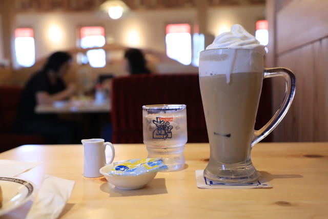 コメダ珈琲店 苫小牧弥生店 - 青葉（喫茶店）