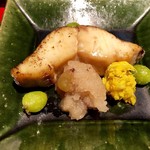賛否両論 - 鰆の幽庵焼  マスカットおろしと菊のお浸しと共に