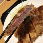 肉食堂 しらさぎ - ビーフかつリフト(^^)
赤みが美味しそう(^^)