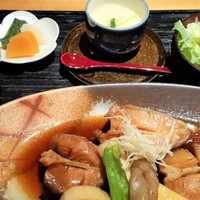 鮨隆 - あらだき膳。茶碗蒸し、サラダ、お味噌汁、香の物がついています。