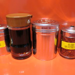 ラーメン二郎 - 卓上調味料