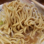 豚山 - オーション効いてる中太ストレート麺