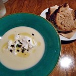 28&Vin - 本日のスープ ＆ 自家製ライ麦酵母のパン