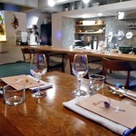 28&Vin - テーブル席 ＆ カウンター席