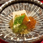 賛否両論 - マッシュルームのお豆腐とオクラ  出汁のジュレかけ