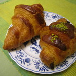トラン・ブルー - クロワッサンとピスタチオクロワッサンです