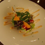 クローバーステーキハウス - 目にも鮮やかな彩りのサラダ