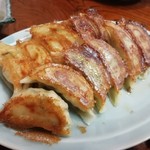 与作 - 餃子　400円×2　羽根つきでキャベツ多目で美味しい餃子です　ビールと合う！